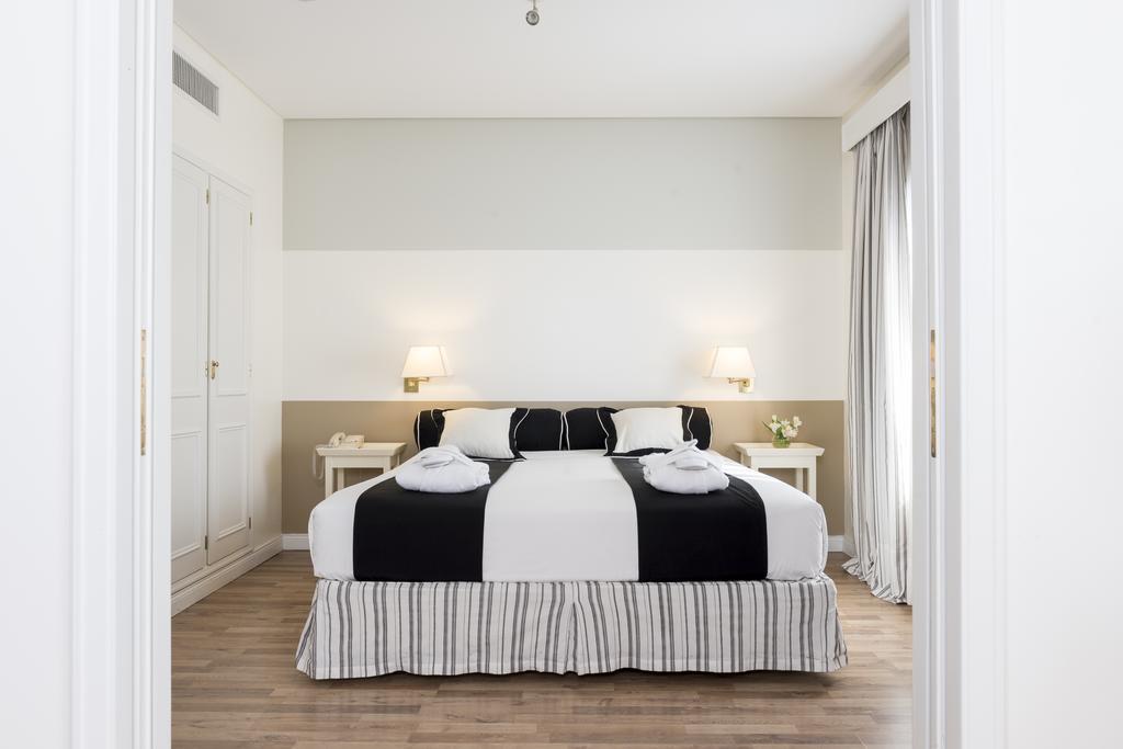 Quarto com 2 Camas de Solteiro